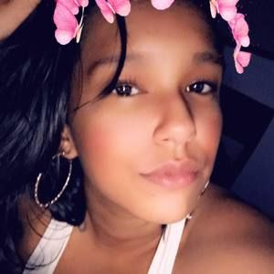 Meet your Posher, Yamiris